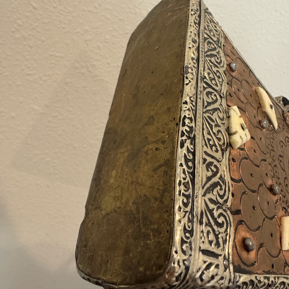 Antique Moroccan Tribal Gun Powder Flask / Case Hand Hammered With Bone Neck - Picture 12 of 16